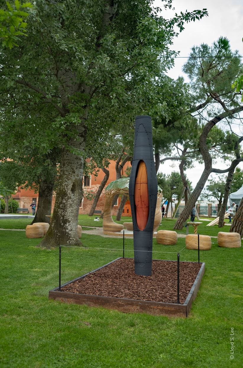 3D column colored with Bayferrox pigments. Exhibited at the Biennale 2025