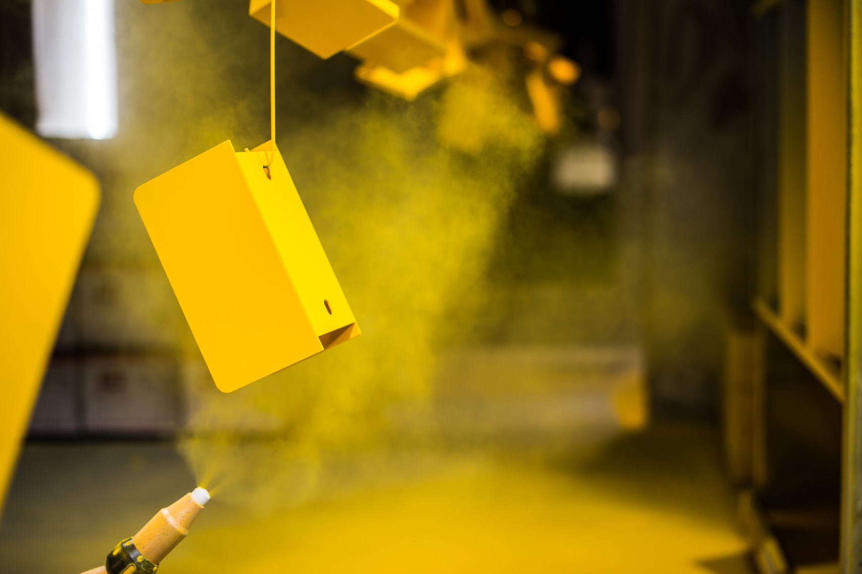 Yellow powder coating, pulverlackierung