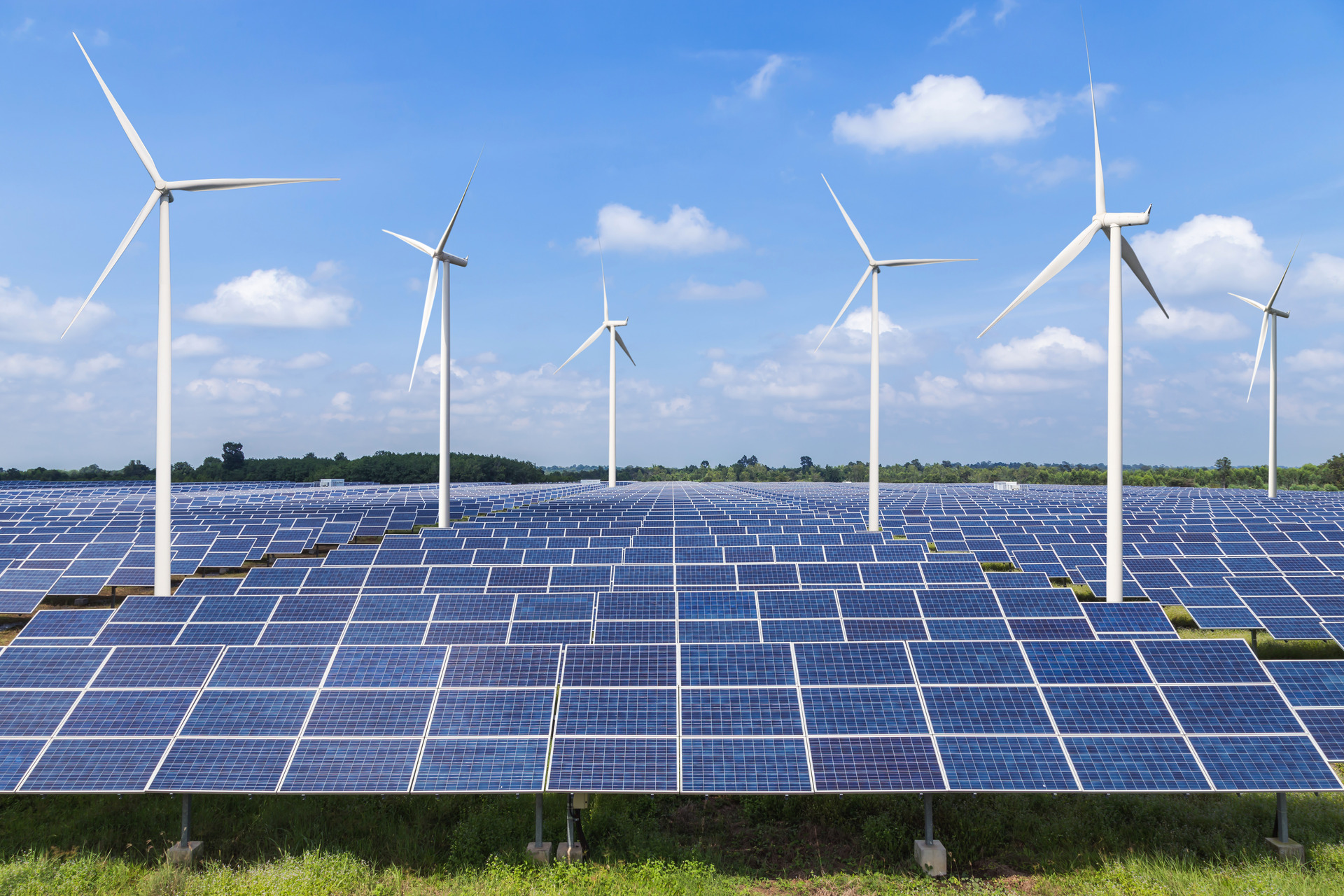 Solar park with windmills