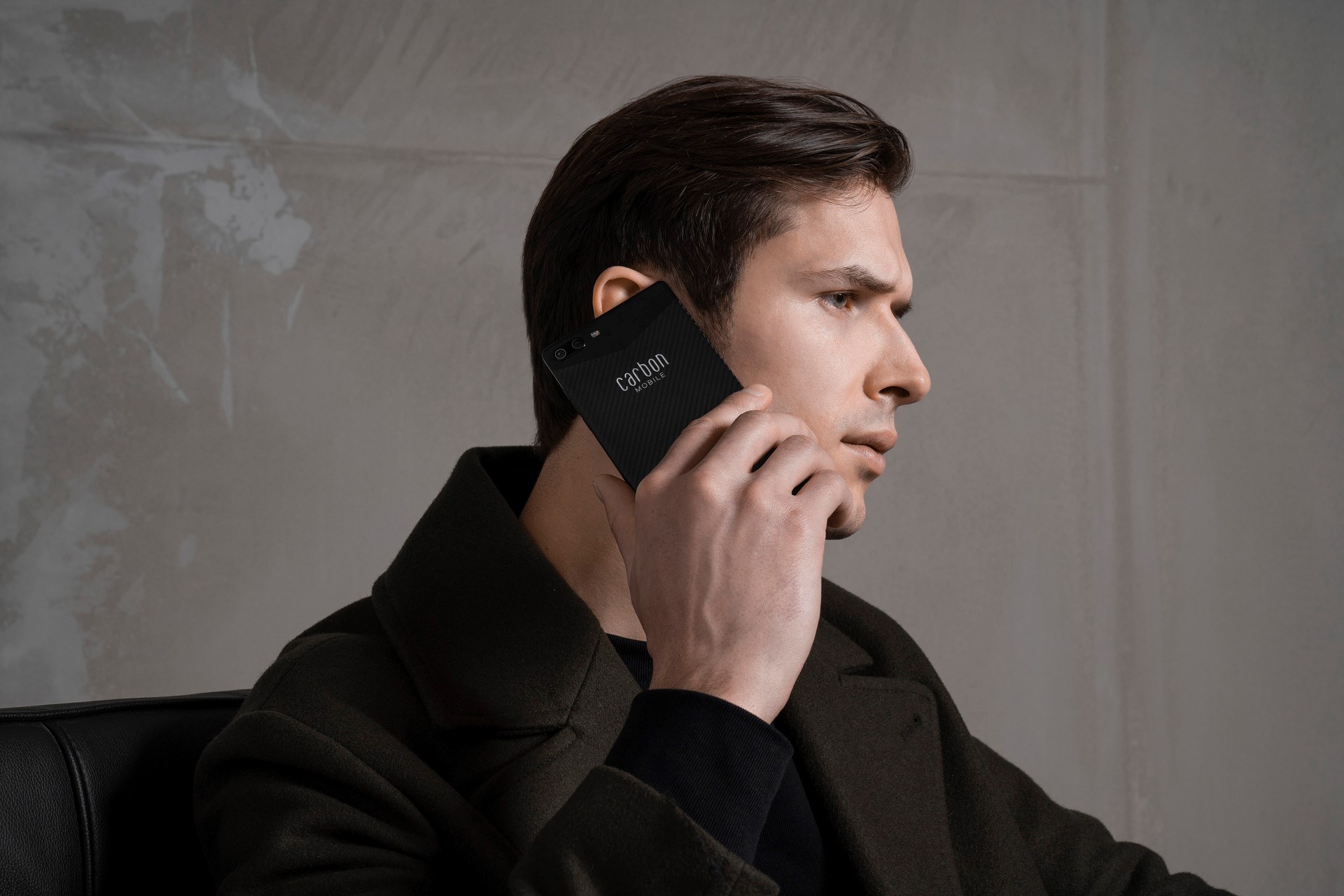Sustainable lifestyle! The carbon fiber smartphone "Carbon 1" is the lightest cell phone and is also produced sustainably.