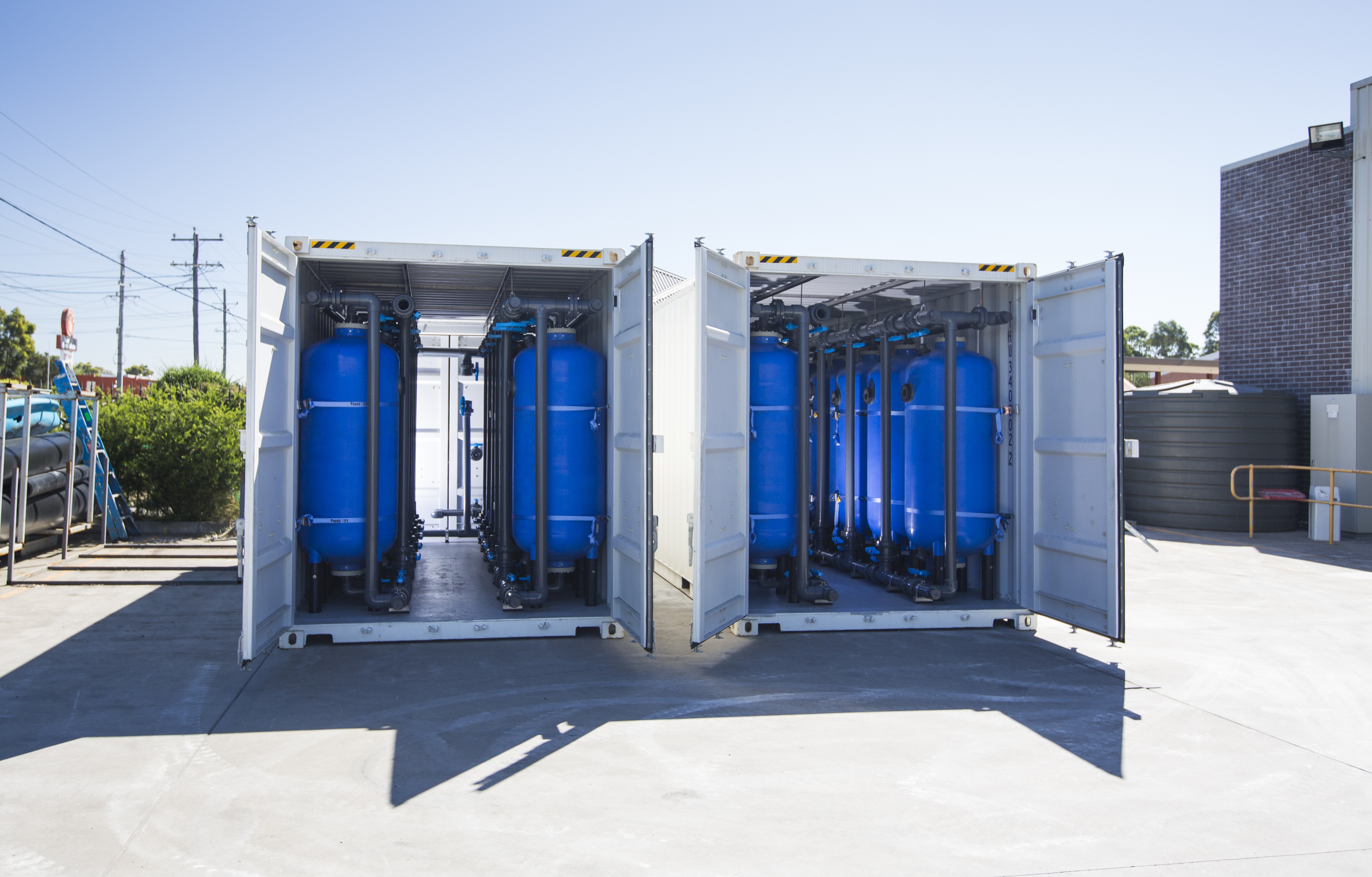 Mobile, container-based systems for the remediation of PFAS-contaminated water with ion exchange resins from LANXESS at Australian airports. 