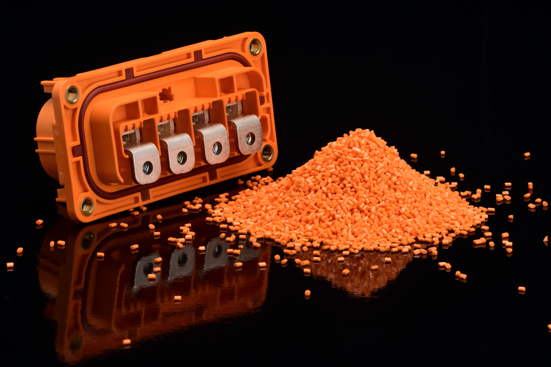 Macrolex Orange pigments for coloring plastics for high voltage applications