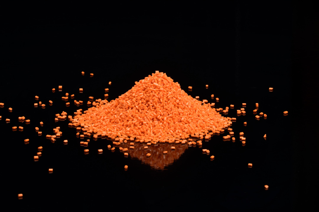 Macrolex Orange Pigmente zur Einfärbung von Kunststoffbauteilen für Hochvolt-Anwendungen
