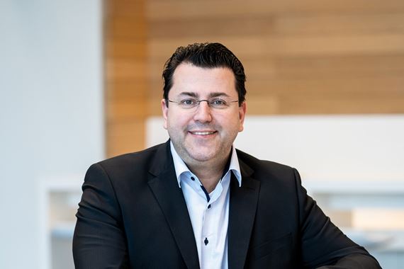 17 Jahriger Leitet Produktion In Leverkusen