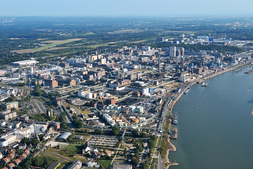 The Chempark Leverkusen is LANXESS' most important location. Here, the products manufactured include basic chemicals and ion exchange resins.
