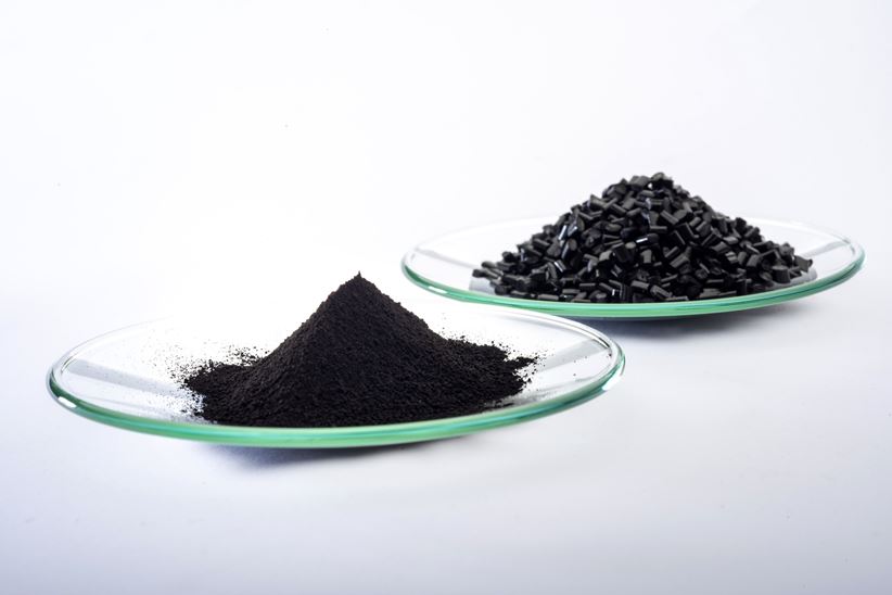 Specialty chemicals company LANXESS has developed a black pigment that reflects 20 percent more of the sun’s near-infrared radiation (NIR) than conventional products. By means of coloring with Bayferrox 303 T (in foreground of picture), the service life of plastic components can therefore be extended, as they are less exposed to temperature fluctuations.