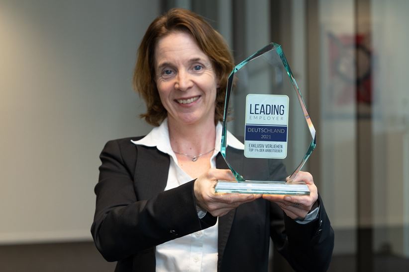 Stephanie Coßmann mit dem "Leading Employer Award 2021"