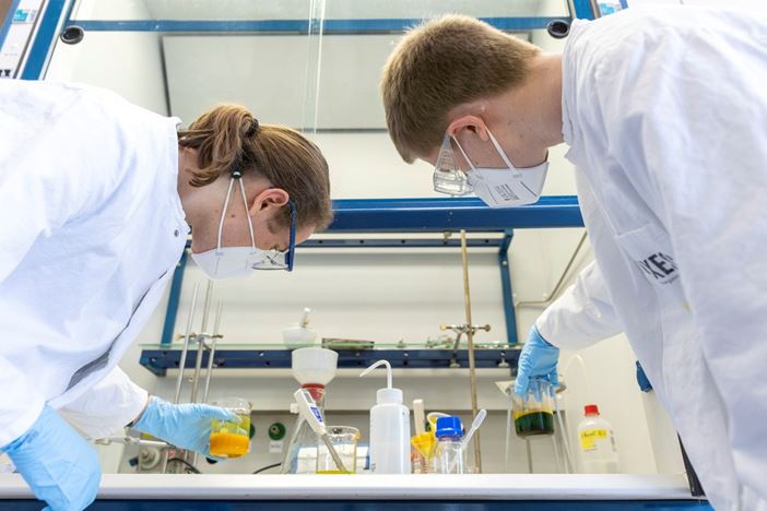 Chemieolympiade 2022, Chempark, Q18, TH Köln, 20 Teilnehmer aus NRW