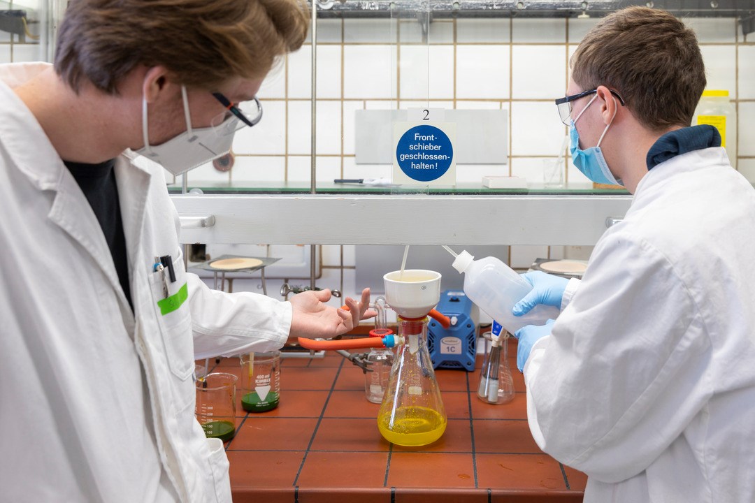 Chemieolympiade 2022, Chempark, Q18, TH Köln, 20 Teilnehmer aus NRW