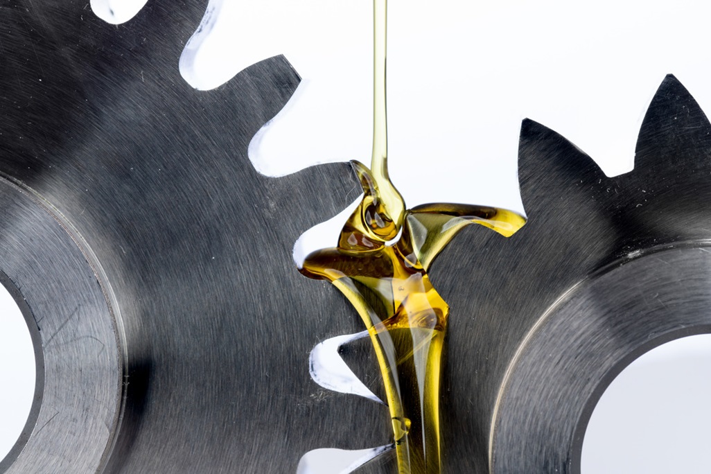 Oil runs over gears