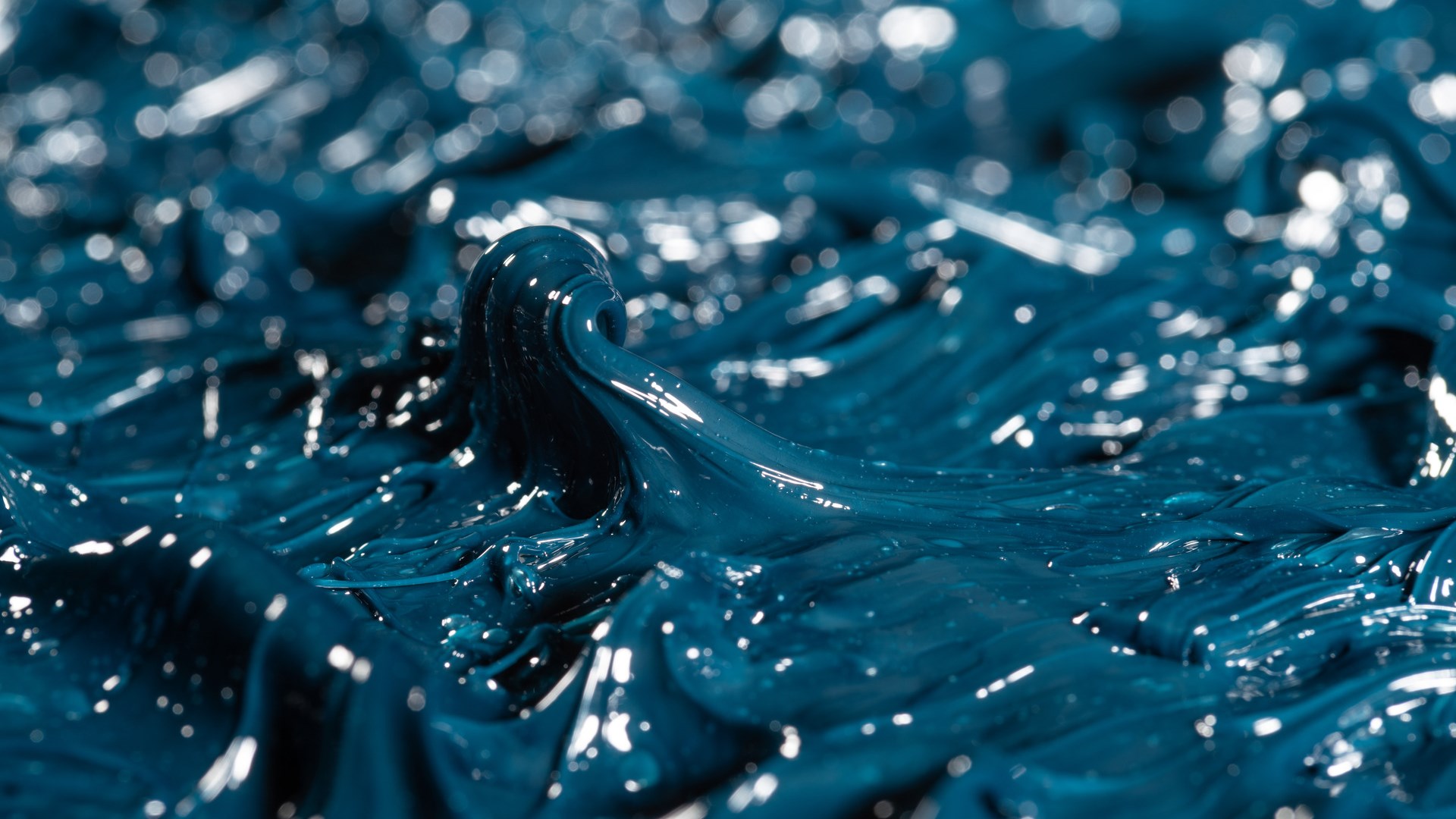 LANXESS stellt ein umfangreiches Produktportfolio an Schmierstoffen her. Es umfasst Additive und Additivsysteme, synthetische Basisflüssigkeiten sowie einsatzbereite Schmierstoffe. 