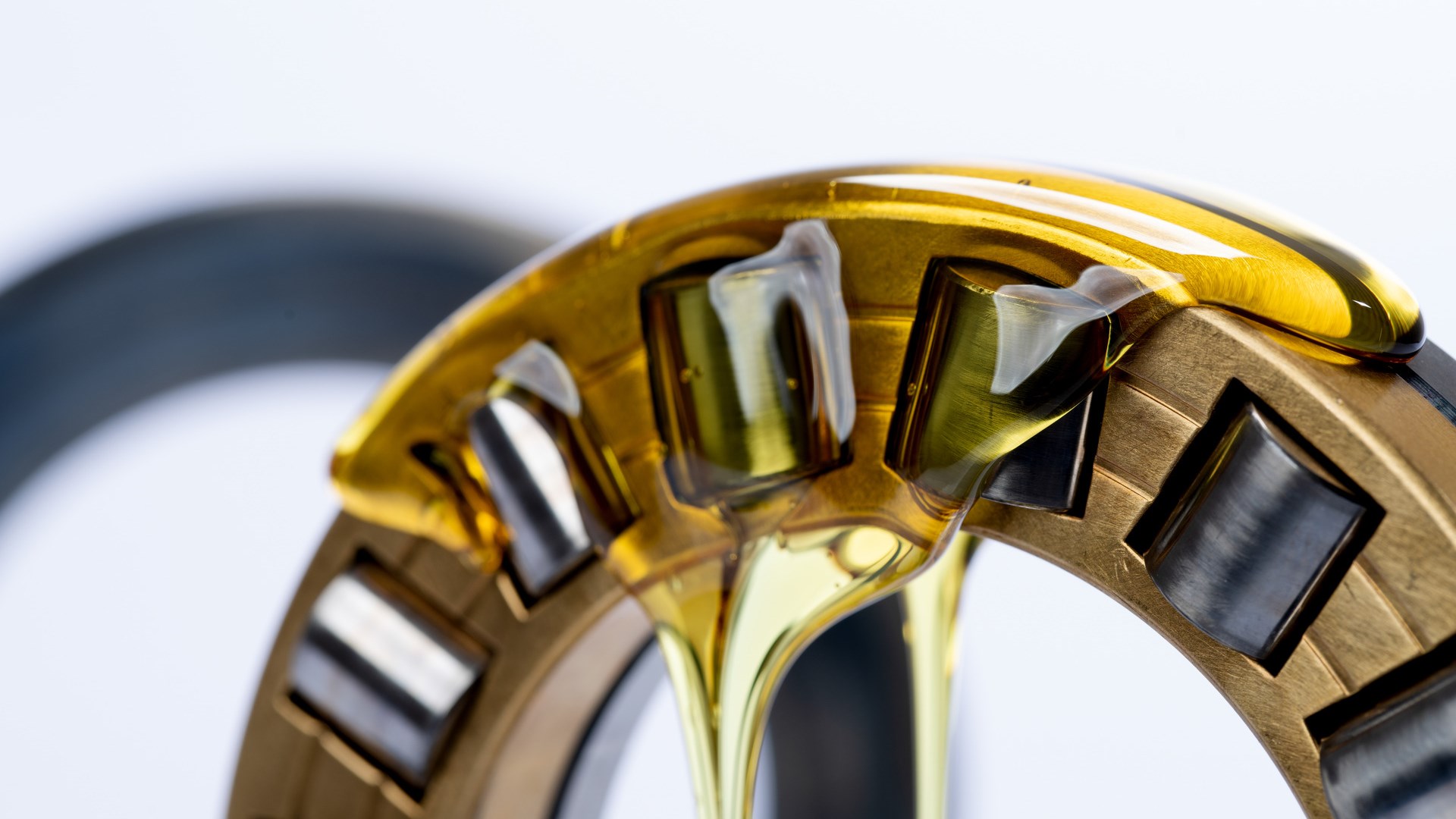 LANXESS manufactures an extensive product portfolio of lubricants. It includes additives and additive systems, synthetic base fluids and ready-to-use lubricants.