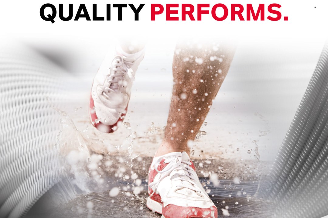 Quality Performs - Laufschuhe, rennen durch Pfütze. Stabaxol-Broschüre
