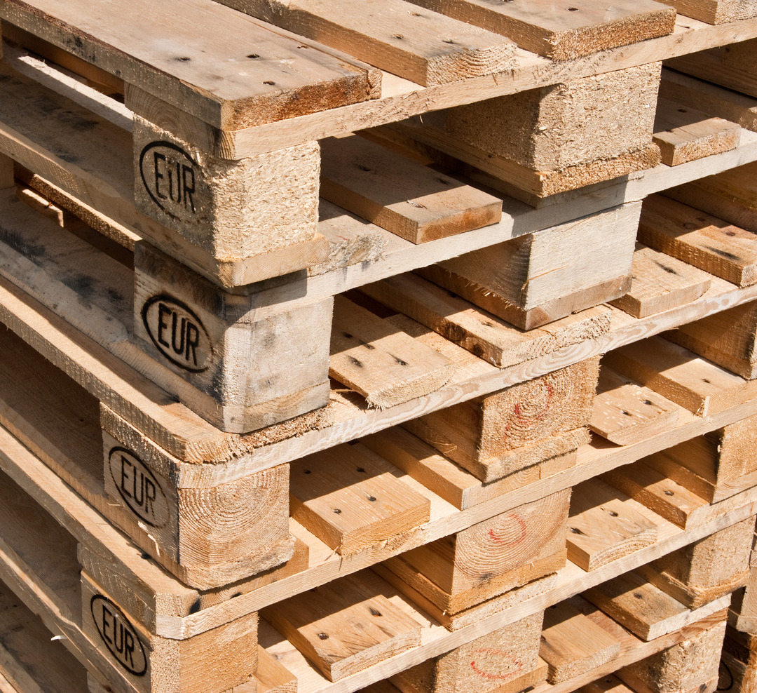 Holzpanelen gestapelt