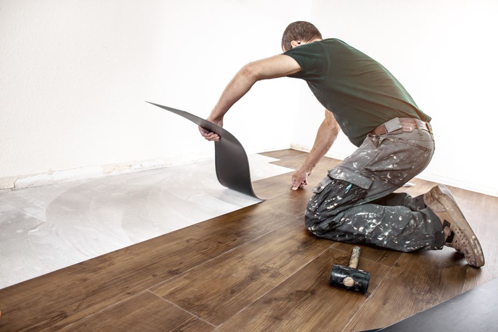 Gluing the vinyl floor