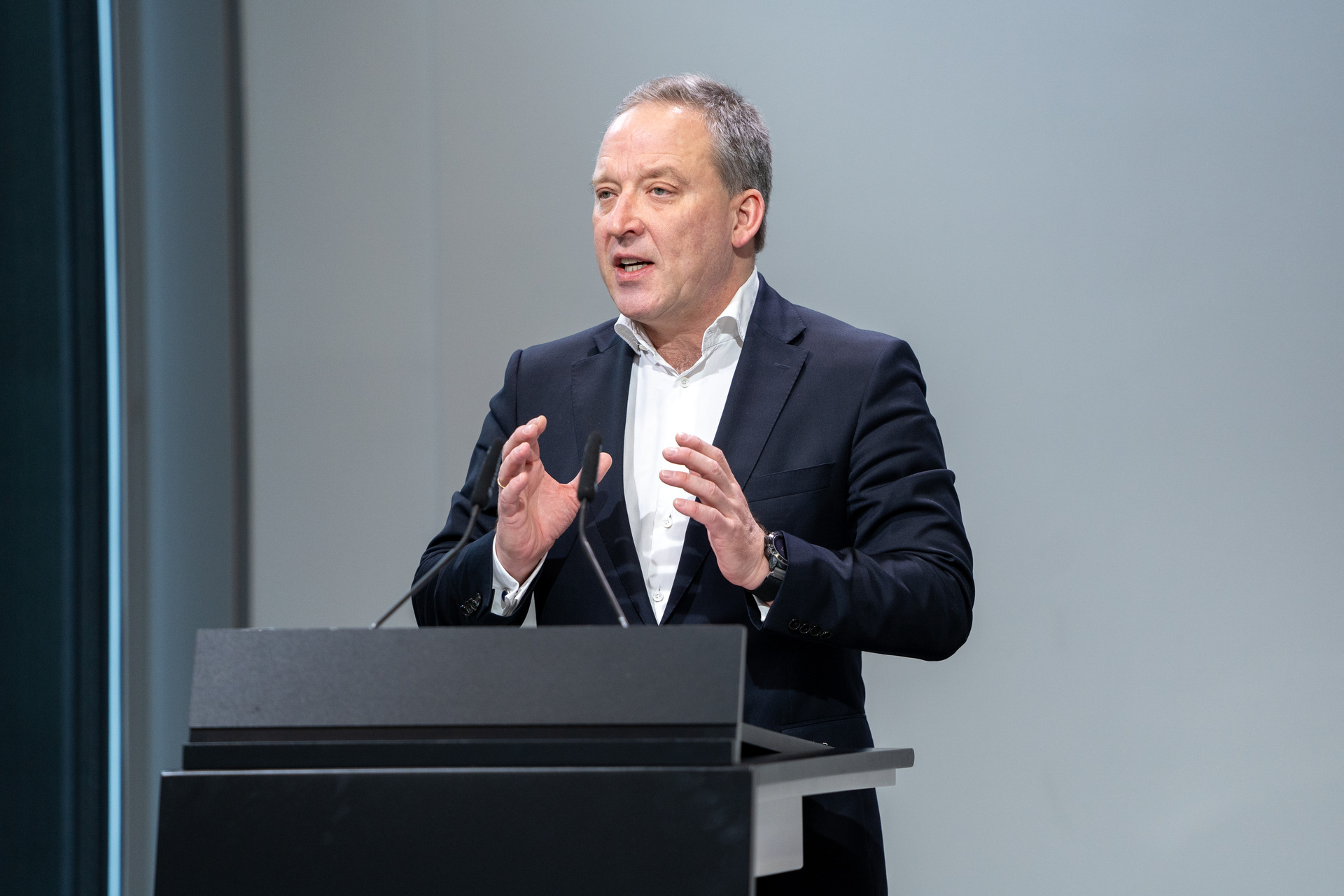  LANXESS expects earnings improvement for fiscal year 2024 Illustration 