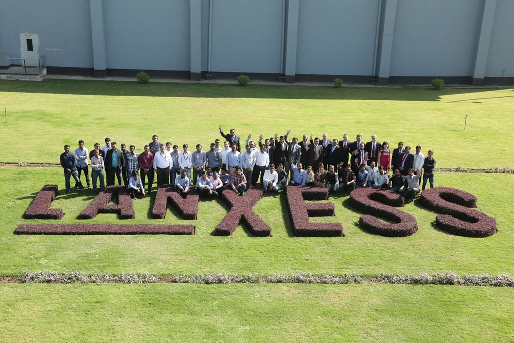 Jhagadia site employees group picture with LANXESs branding 