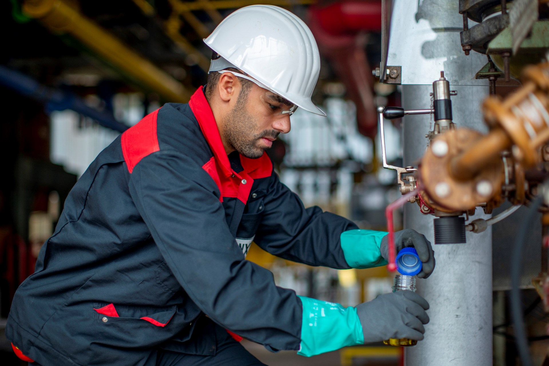 Sampling in the chlorination plant