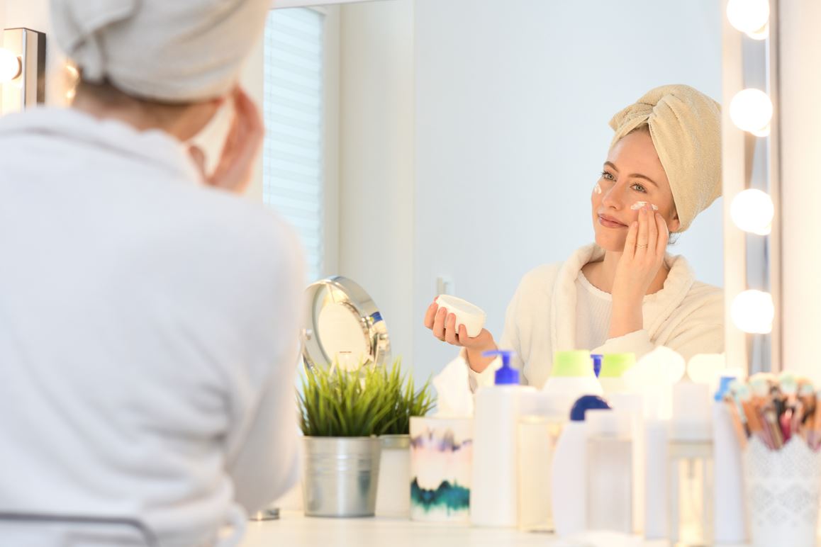 
LANXESS is a leading supplier of high quality preservatives to make cosmetics and personal care products safer, more sustainable and better performing. 
