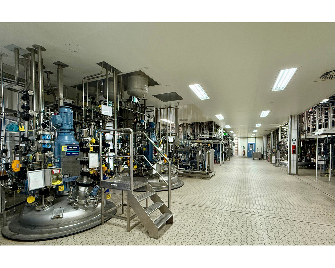 production plant O10 Leverkusen Saltigo reactors